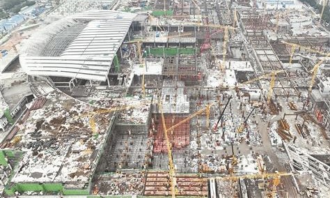 广州白云站施工现场，逾千名建设者抢抓工期