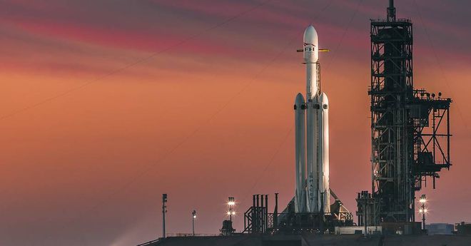 SpaceX“猎鹰重型”火箭发射美天军通信卫星等机密载荷入轨