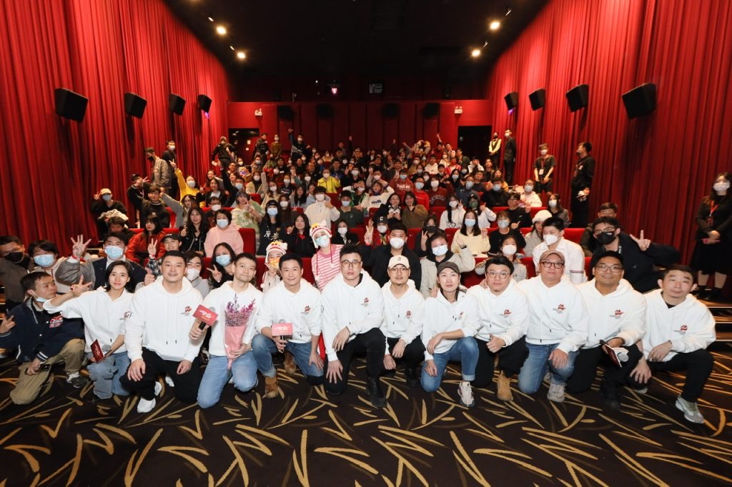 电影《流浪地球2》全国路演开启深圳站 真实道具现场亮相引发观众欢呼