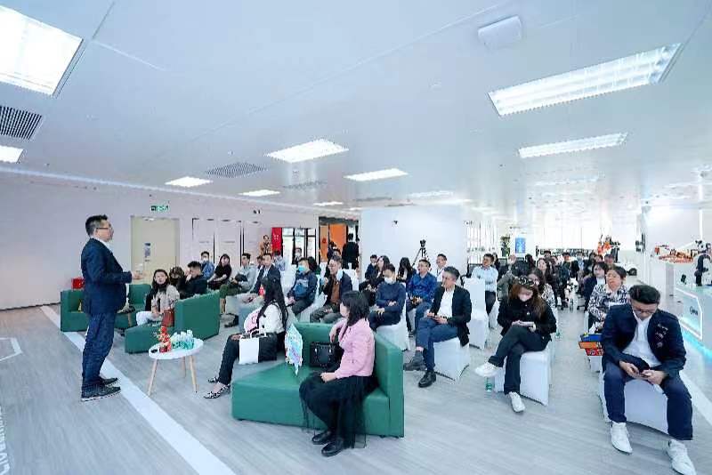 高层次人才齐聚合作区,共探人工智能发展新机遇