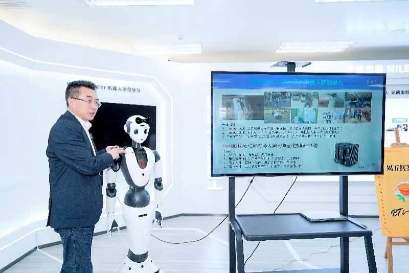 高层次人才齐聚合作区,共探人工智能发展新机遇