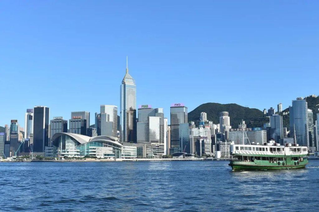 香港高铁今起恢复长途服务：运作顺畅，有内地旅行团坐高铁来港