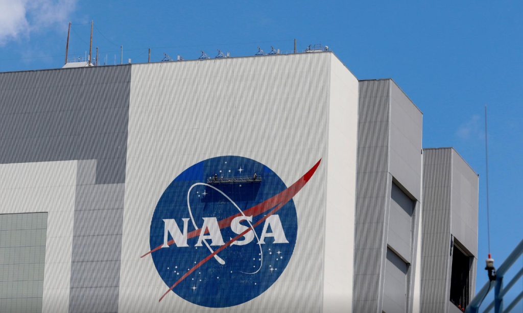 NASA计划花10亿美元开发新型太空拖船 帮助国际空间站受控坠落