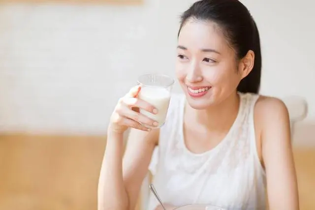 每天喝牛奶和不喝牛奶的女人，有什么区别？