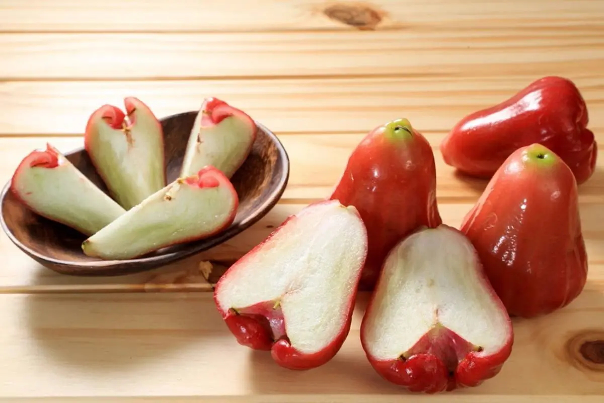 鲜嫩多汁的热带美味——莲雾