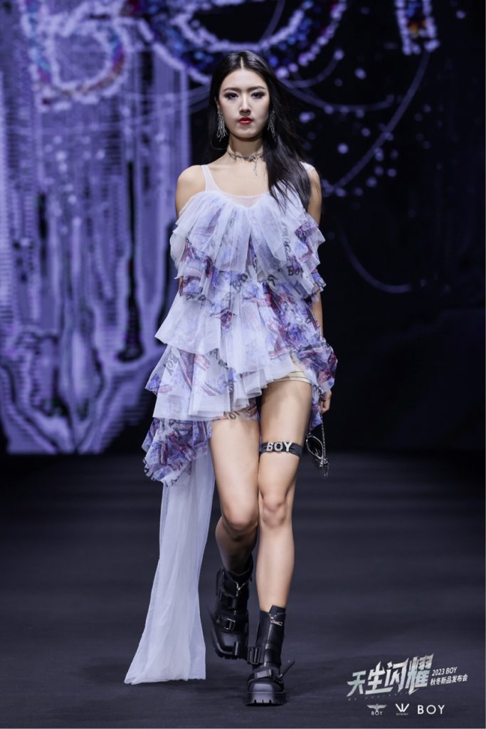 引领朋克风尚,范丞丞、宋雨琦现身BOY LONDON“天生闪耀”秋冬大秀