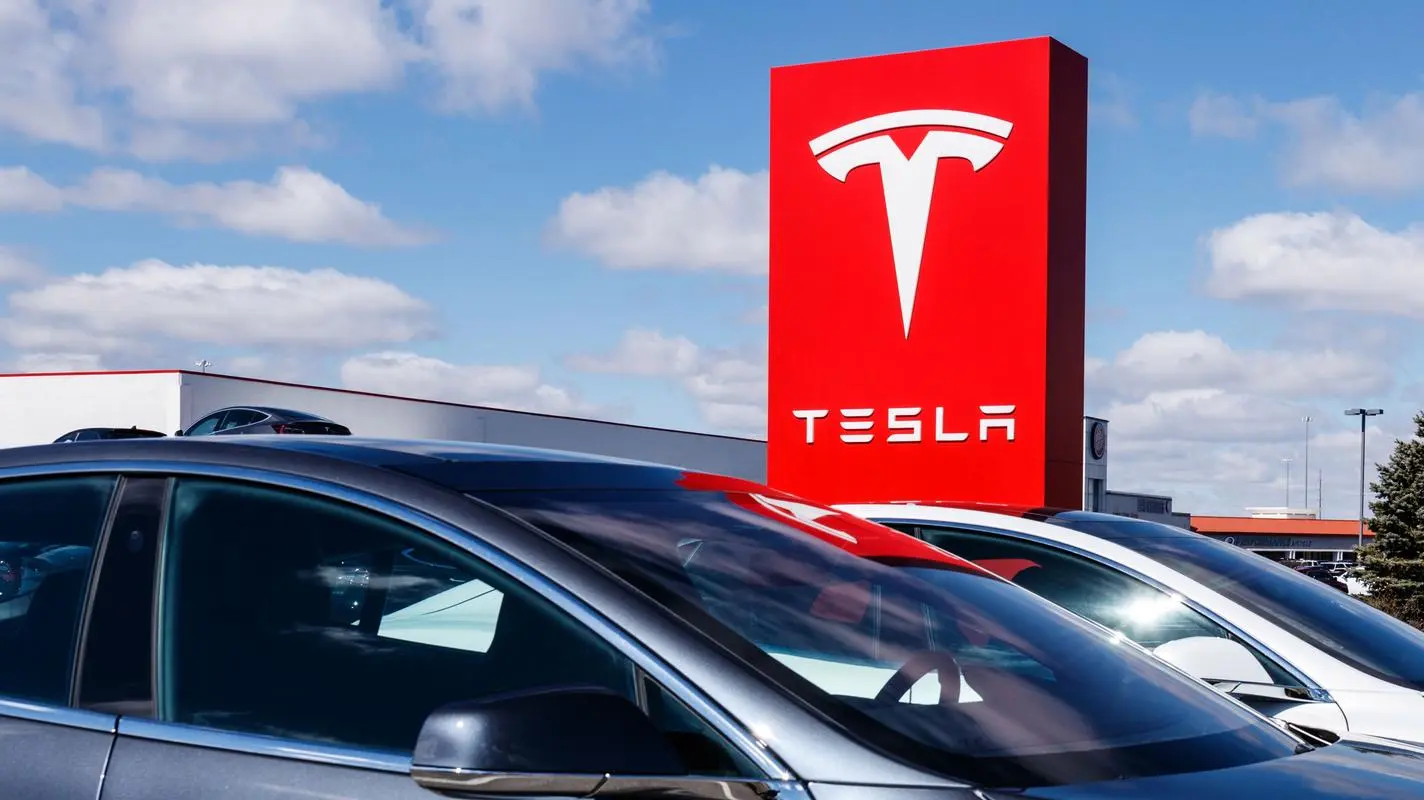 降价狂潮引发担忧 特斯拉(TSLA.US)市值一夜蒸发500亿美元