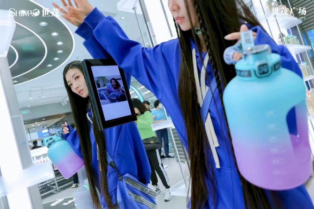 吨吨BOTTLED JOY首家旗舰店落户上海，打造水具新消费时尚地标