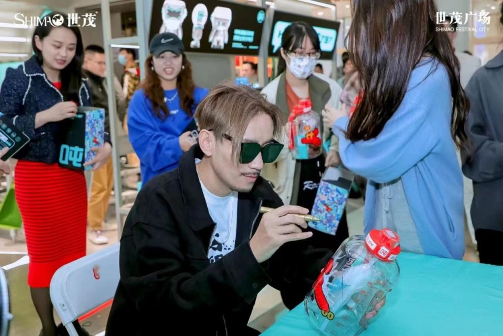 吨吨BOTTLED JOY首家旗舰店落户上海，打造水具新消费时尚地标