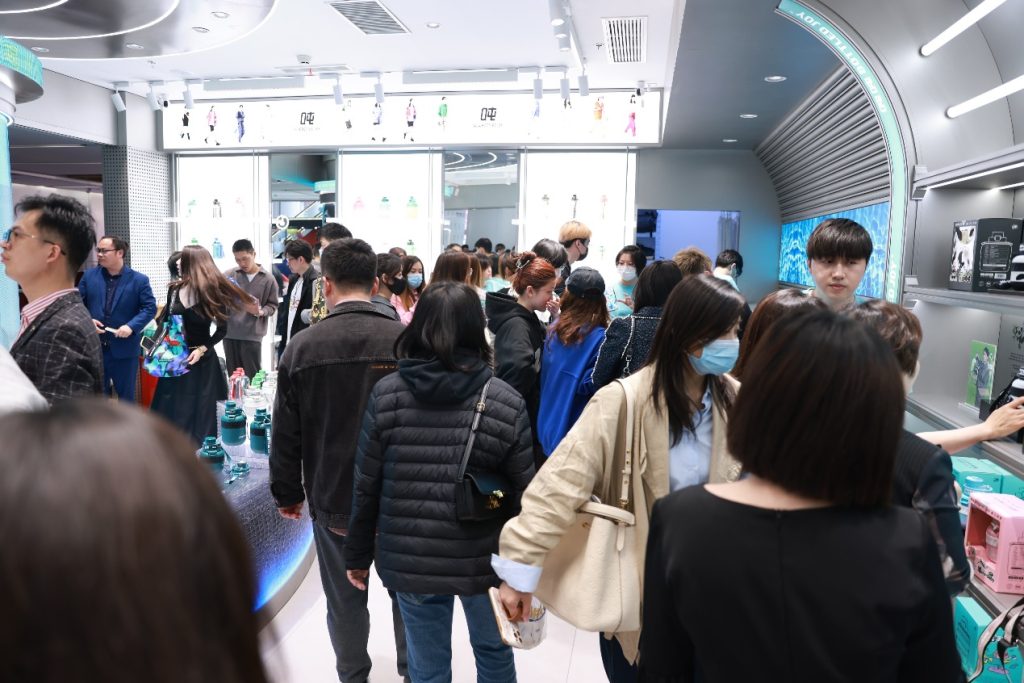 吨吨BOTTLED JOY首家旗舰店落户上海，打造水具新消费时尚地标