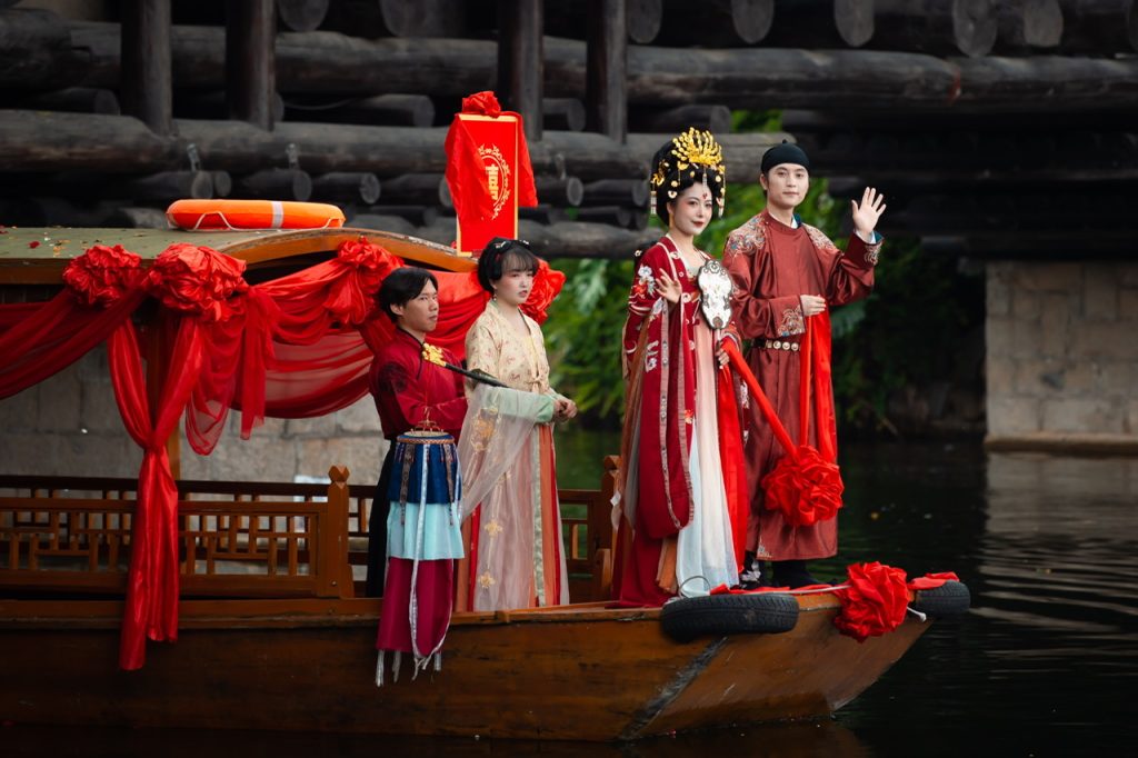 专属中国人的浪漫 古代水上婚礼太美了