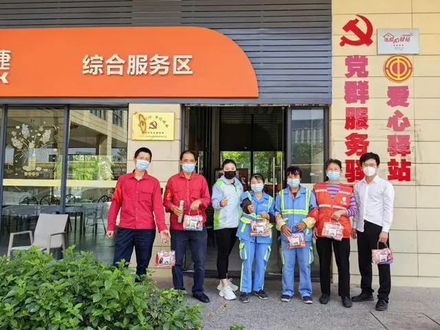 致敬户外劳动者，广州爱心驿站“五一”送温暖