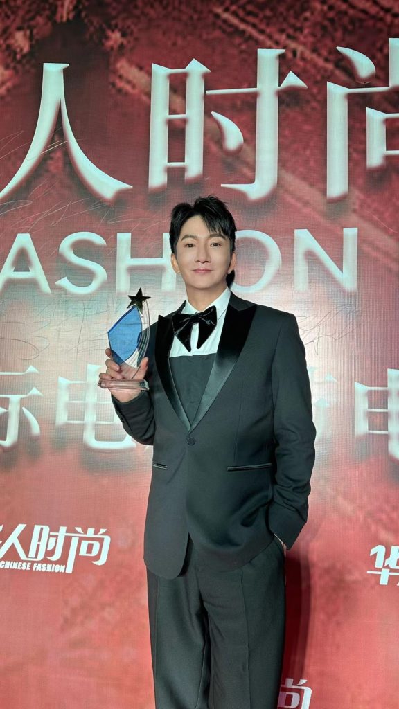 李炳辰亮相北京国际电影节嘉年华 斩获星光璀璨艺人奖