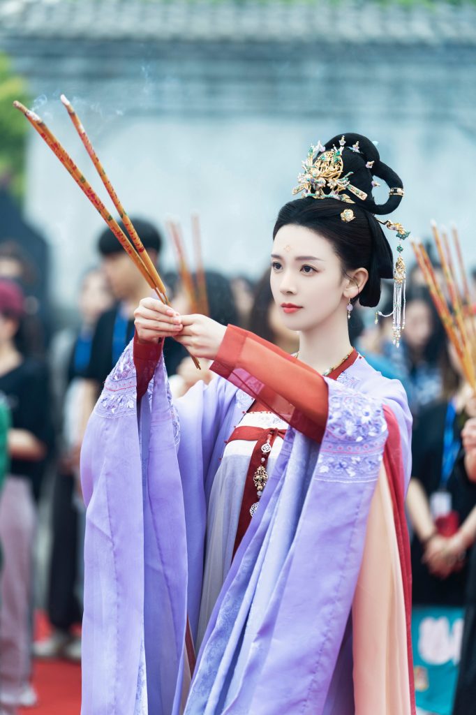 陈瑶《颜心记》开机 上演学霸郡主江桫椤