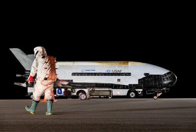 枢密院十号：中国“空天飞机”成功着陆，它与美国X-37B有很大不同