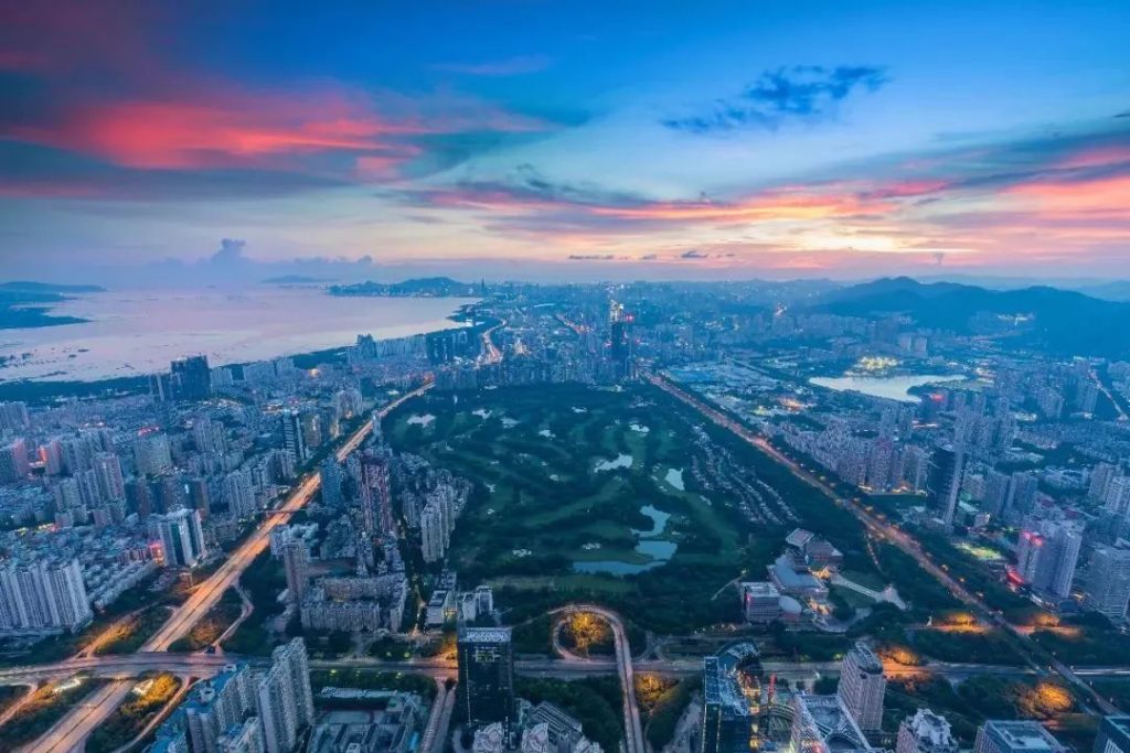 深圳地铁回应早高峰要涨价：假的