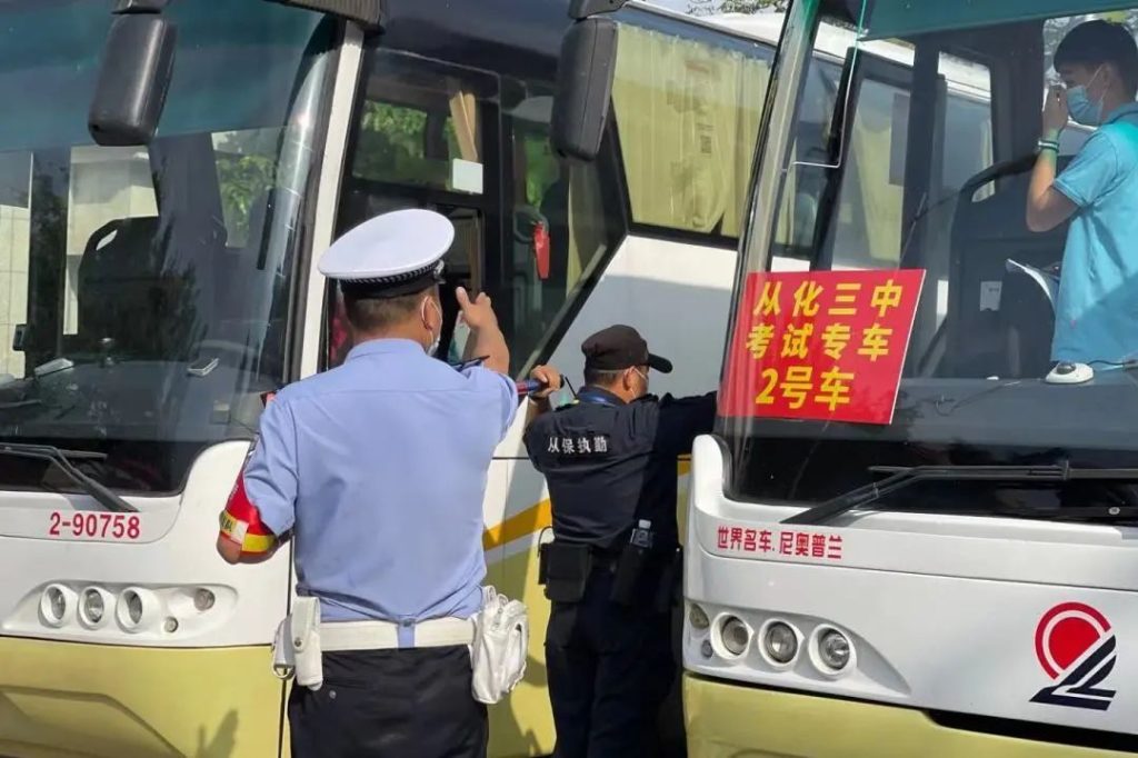 全面排查考场周边水浸点隐患 广州交警全力护航高考