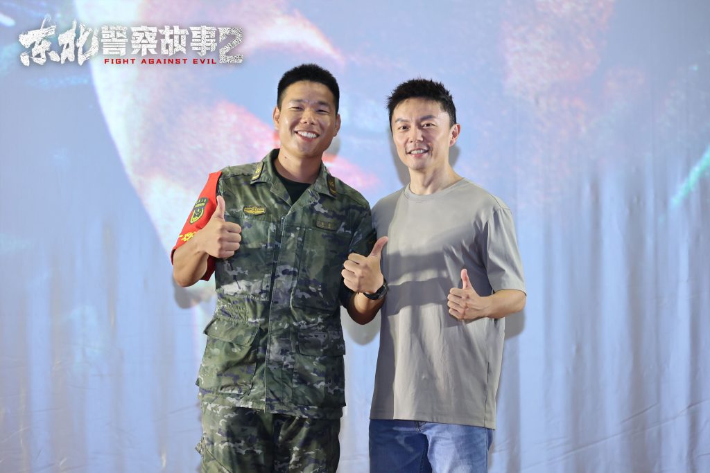 电影《东北警察故事2》深圳观影礼 谢苗打得解气现场掌声雷动
