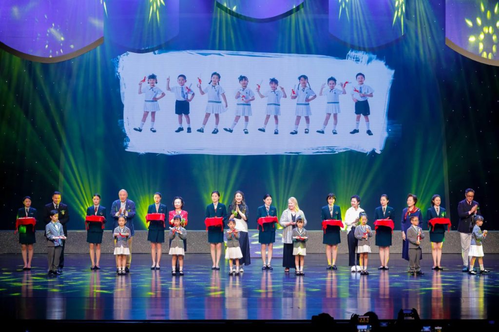全城瞩目!「四季物语 万物有光」MEIYI英皇幼儿园第十六届毕业典礼
