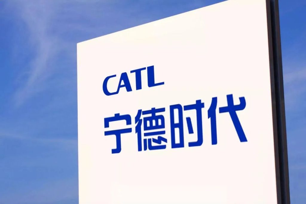 马斯克称将更换推特的蓝鸟标志，考虑用“X”替代