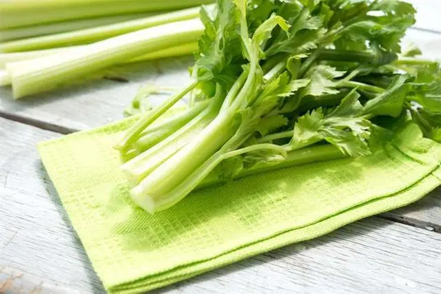芹菜最好别和它一起吃，避免损伤身体