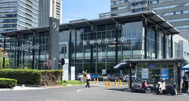 BBA电动化转型样本：EQB降价10万仍无人问津 期待2025年“后发先至”