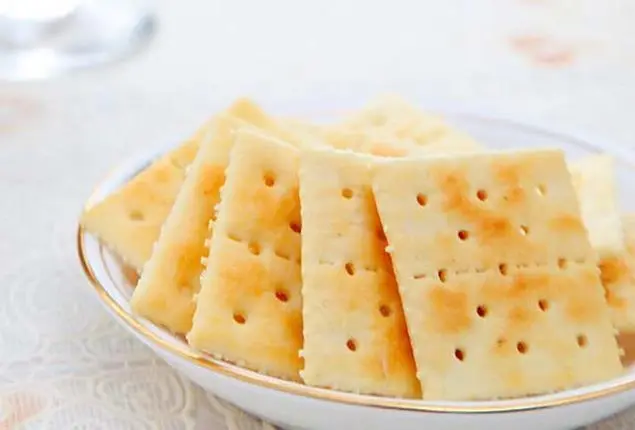 常吃苏打饼干可治胃病？没有科学依据，这类人吃了会适得其反