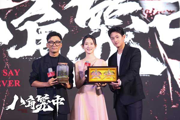 《八角笼中》突破21亿票房，王宝强导演引发观众热议