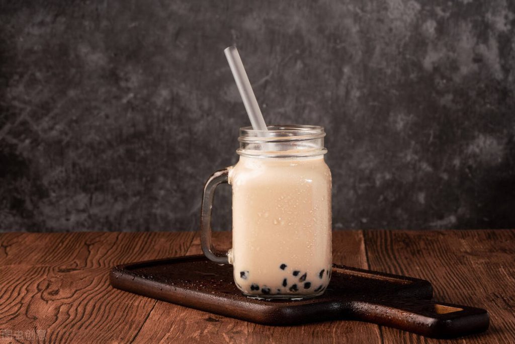 “秋天的第一杯奶茶”又来了，小心眼睛“翻车”！