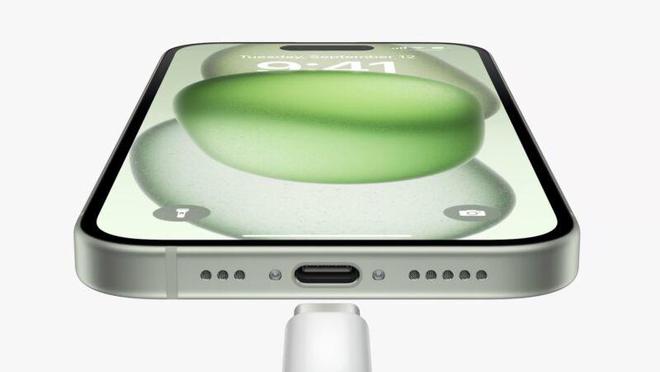 报道称苹果 iPhone 15 / Pro 使用标准 USB-C 端口，没有配件限制