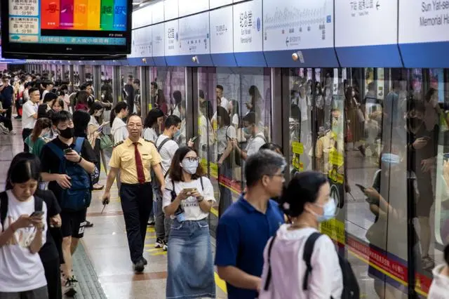 广州拟立法 列车内斗殴或偷窥偷拍最高罚款5000元