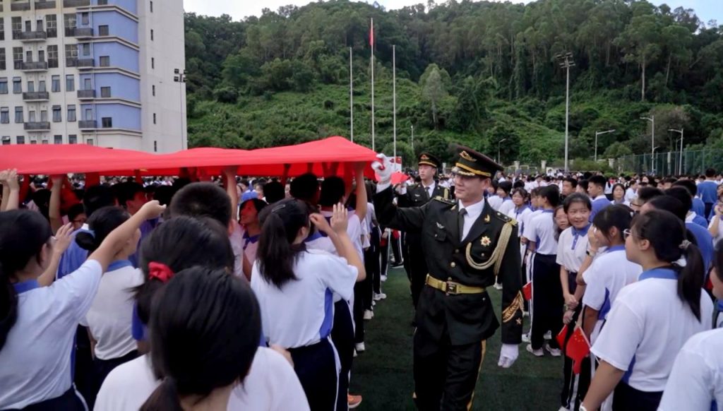 深圳市承翰学校举行爱国主义教育—国旗在我心中主题活动