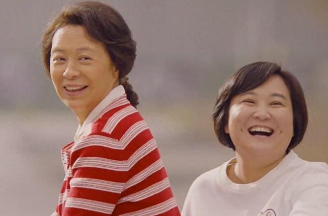 《你好，李焕英》返“朴”归真，勾起的是回不去的厂矿子弟生活