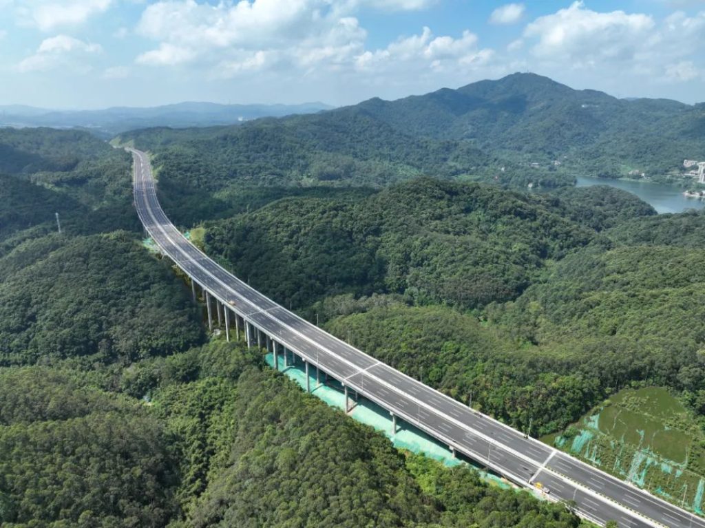 广州交投集团从埔高速一期工程即将通车 百余市民抢先体验