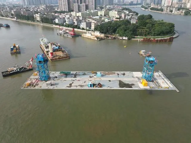 广州如意坊放射线系统工程（一期）首批沉管完成浮运