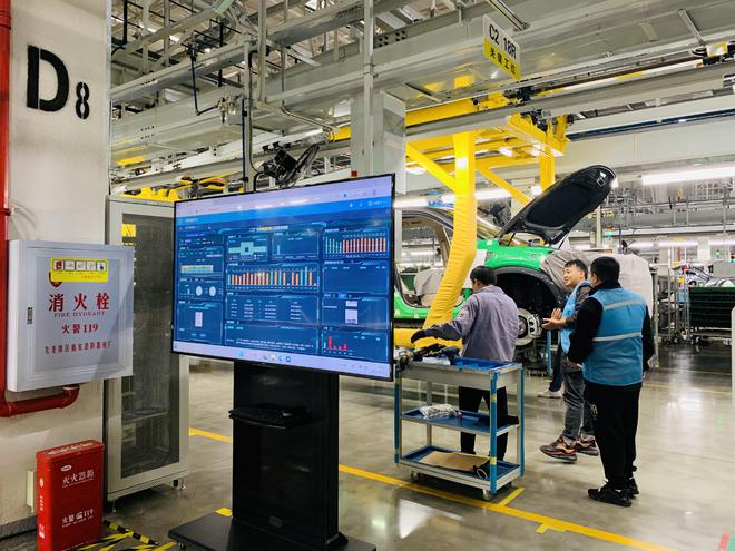 问界新M7订单破8万，实探赛力斯工厂，一线员工：“从来没有这么忙过！”