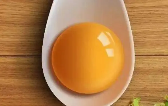 鸡蛋散黄了还能吃吗？扔前记得先闻闻！