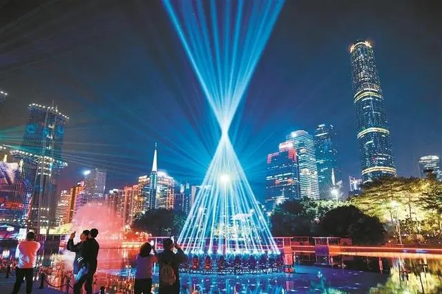 时隔三年 广州国际灯光节炫美亮灯