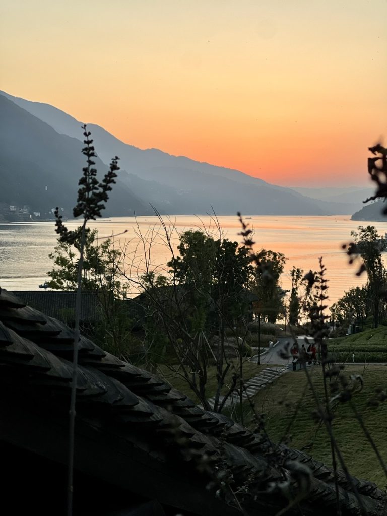 除却巫山不是云，夜泊于此，知美好