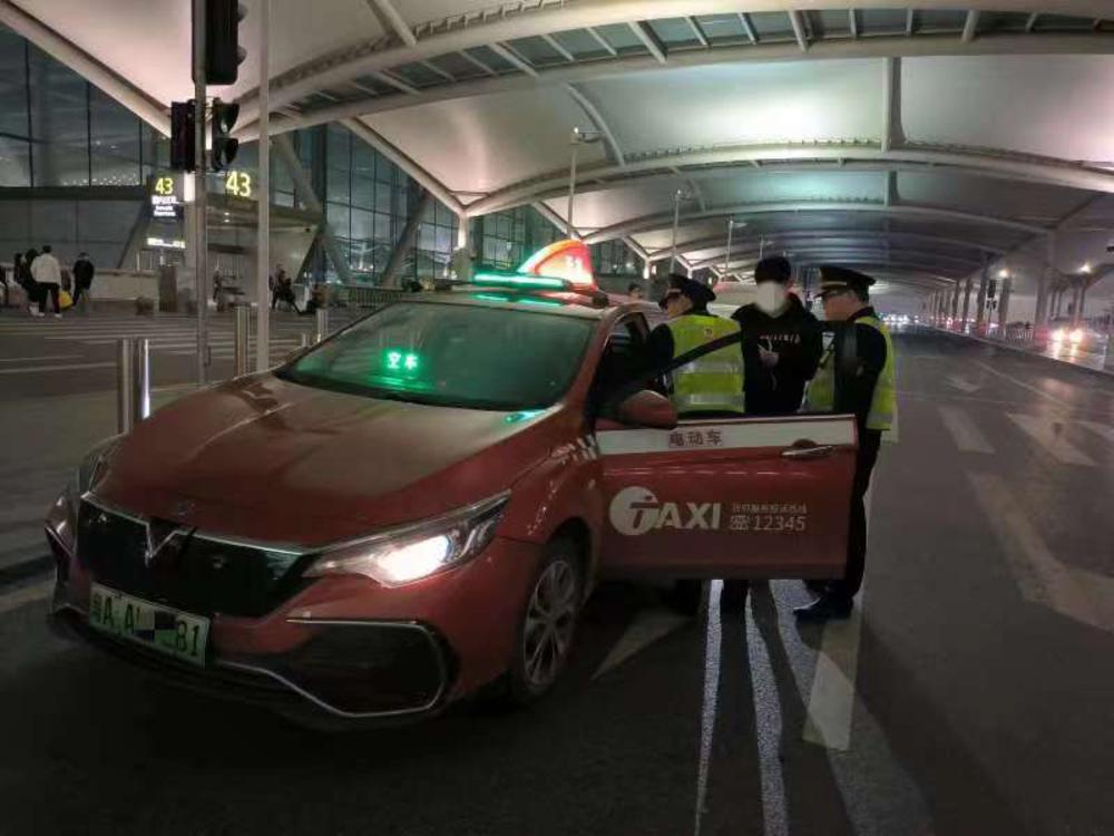 广州市交通部门严查元旦期间出租车服务违章