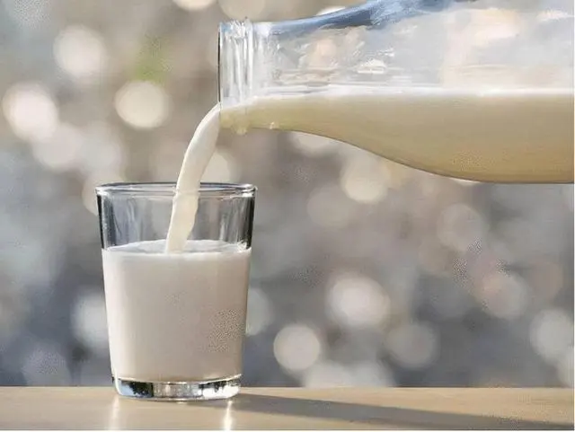 每天一杯牛奶，会给身体带来什么？牛奶虽好，但要注意4件事