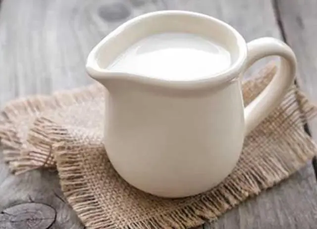 经常喝酸奶，比喝牛奶的人更健康？提醒：3类人尽量少喝