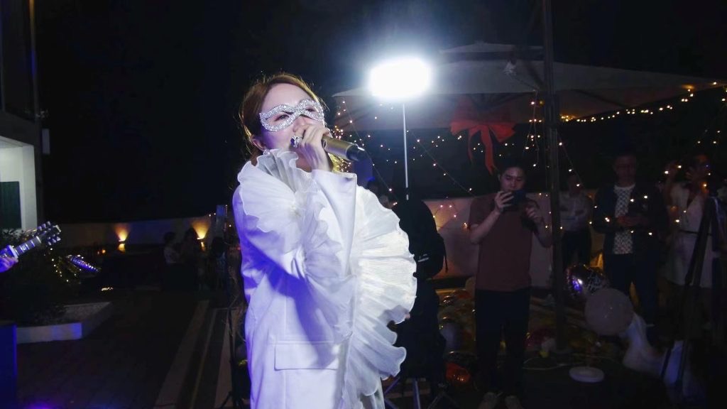 歌手萧铉琪举办首场深圳小型歌友会暨生日派对