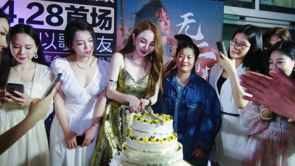 歌手萧铉琪举办首场深圳小型歌友会暨生日派对