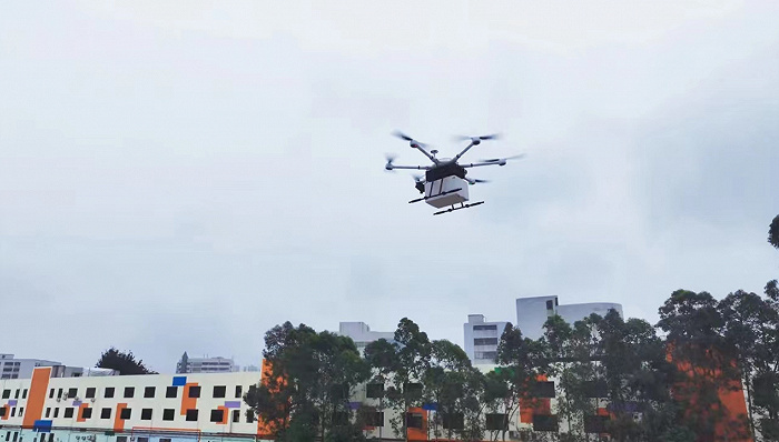 广州黄埔启动首批无人机物流航线，“飞的”送快递半小时可达