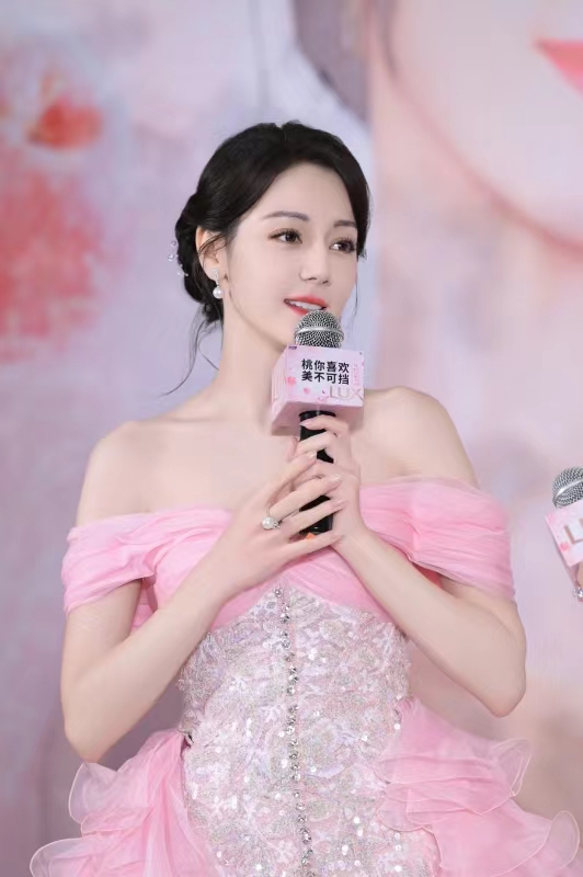 2024LUX力士100周年世纪庆典暨春季新品上市发布会燃爆深圳天虹！与迪丽热巴共赴一场春日的白桃盛会！