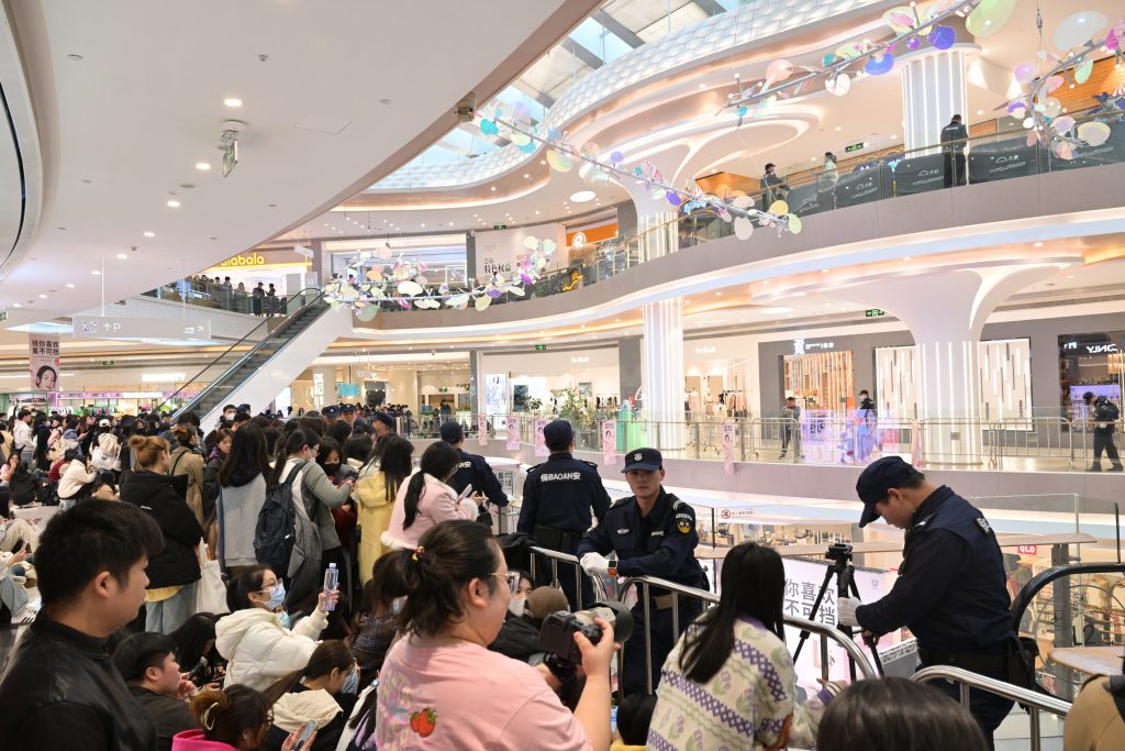 2024LUX力士100周年世纪庆典暨春季新品上市发布会燃爆深圳天虹！与迪丽热巴共赴一场春日的白桃盛会！