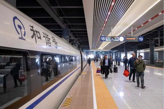 2023年度广州交通运行数据：地铁客流强度国内第一