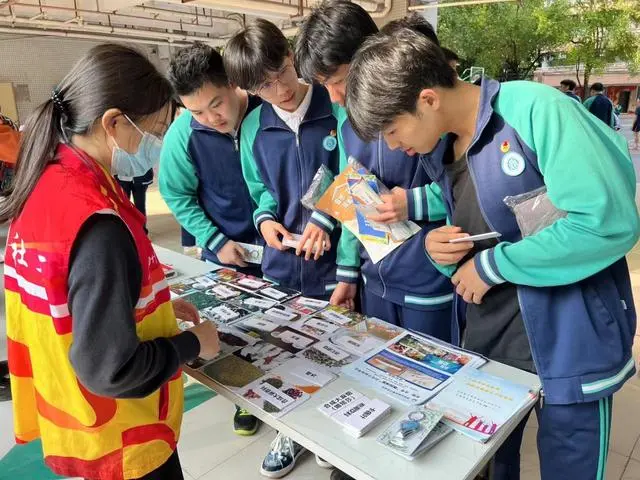 广州海珠：官洲街禁毒宣传进校园