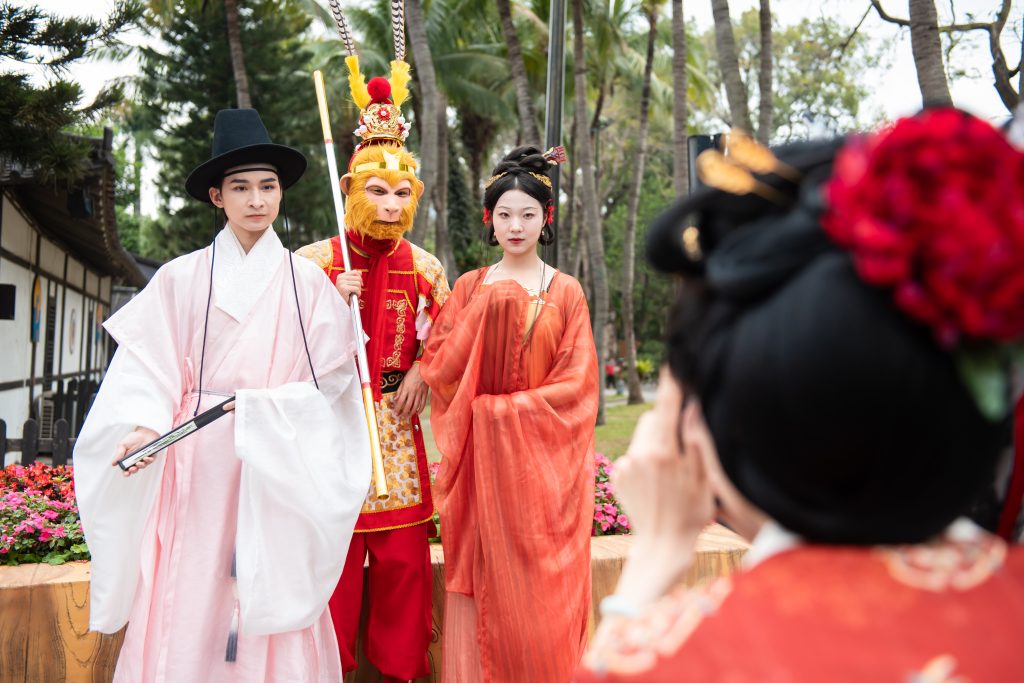 最美人间四月天,清明踏青就来锦绣中华——穿汉服享半价游园